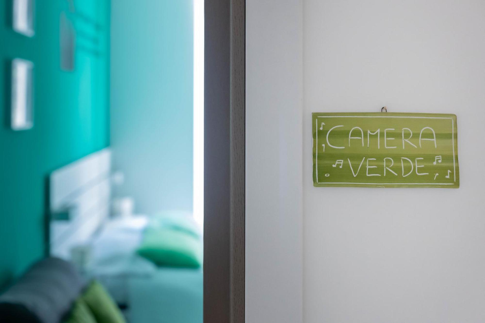 Colori E Note Bed & Breakfast เนเปิลส์ ภายนอก รูปภาพ